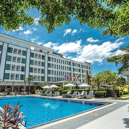 Moon Julie Hotel Sihanoukville Exterior photo