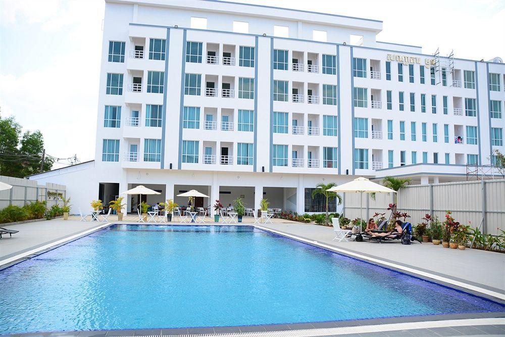 Moon Julie Hotel Sihanoukville Exterior photo