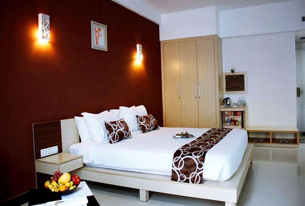 Moon Julie Hotel Sihanoukville Exterior photo