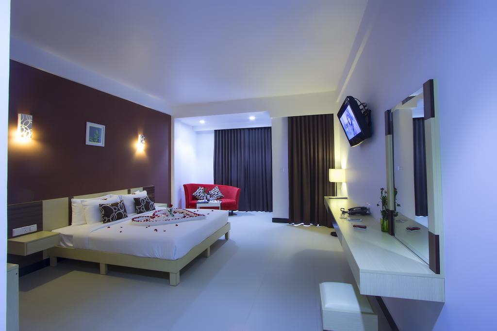 Moon Julie Hotel Sihanoukville Exterior photo