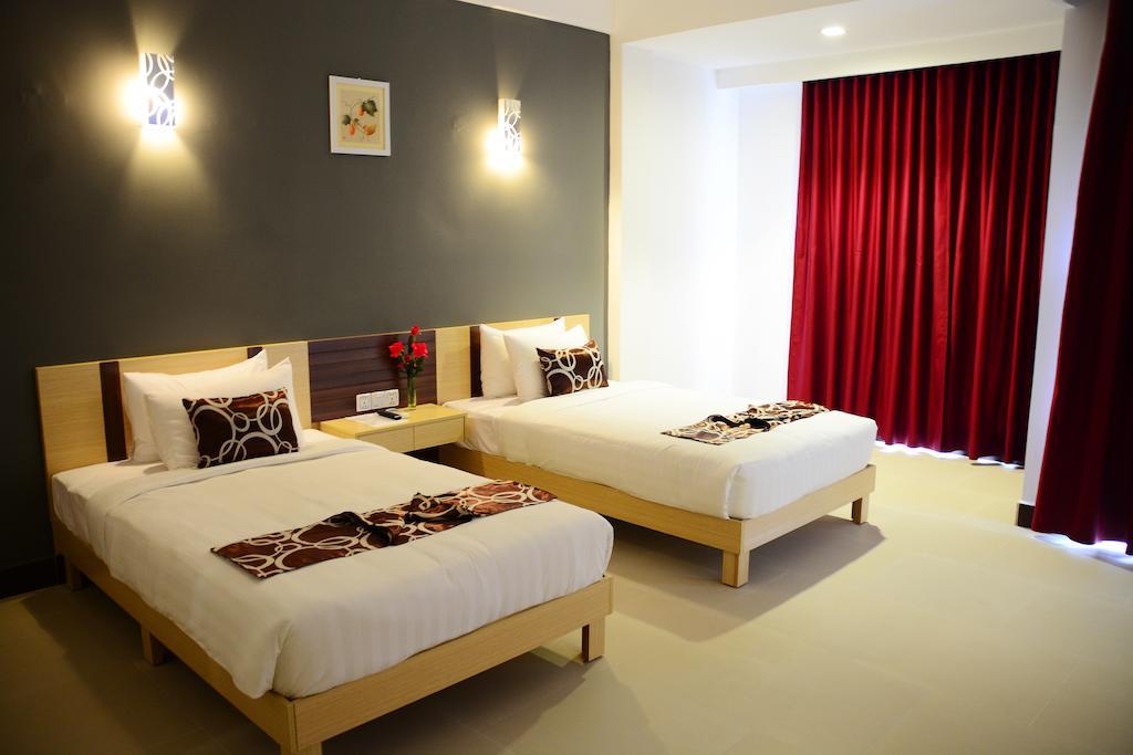 Moon Julie Hotel Sihanoukville Exterior photo