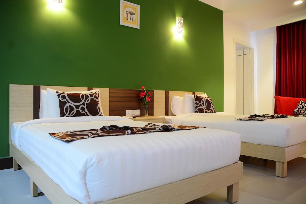 Moon Julie Hotel Sihanoukville Exterior photo