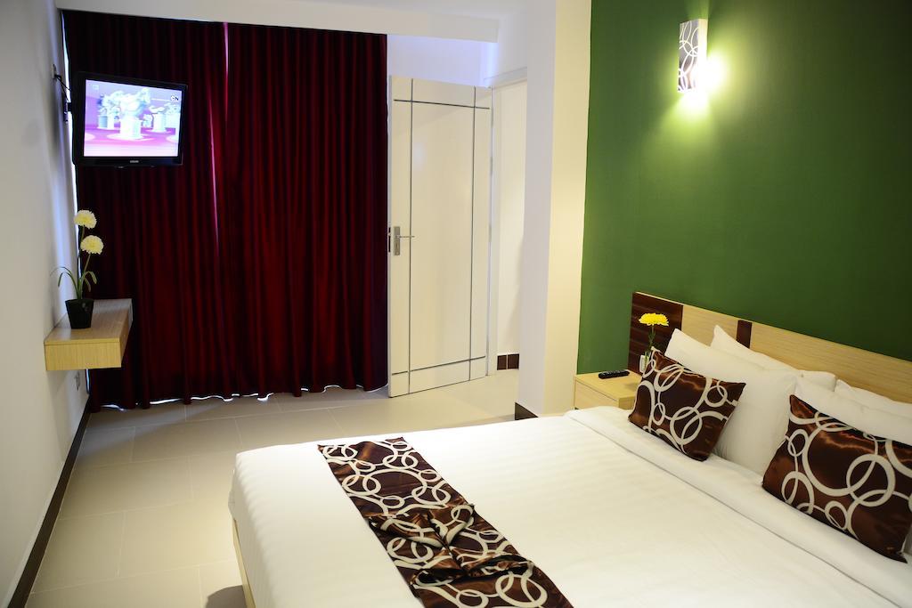 Moon Julie Hotel Sihanoukville Exterior photo