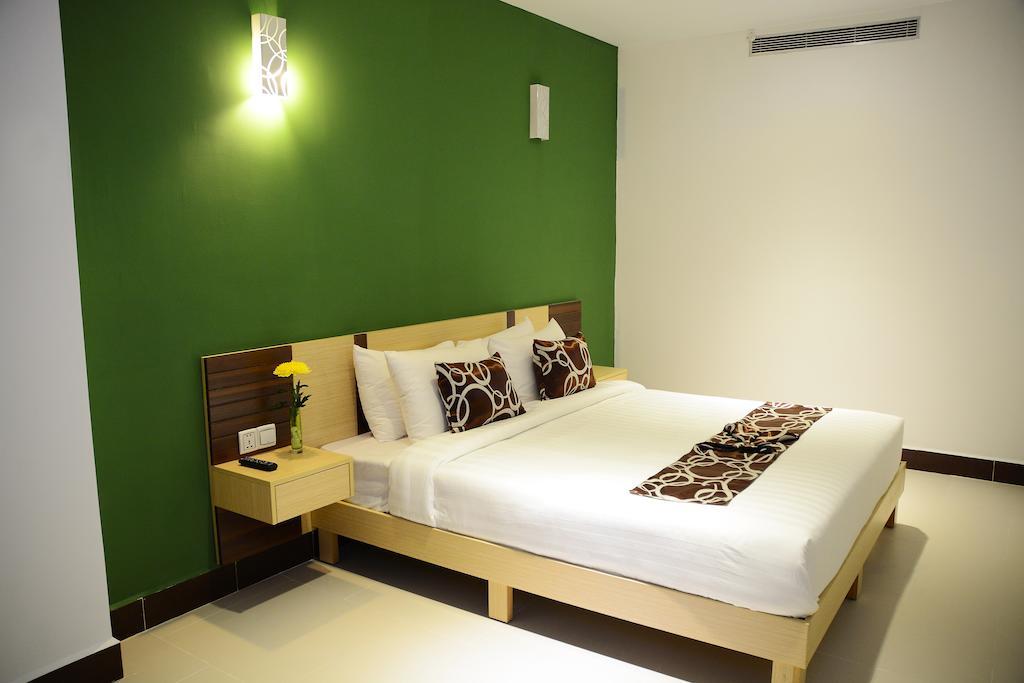 Moon Julie Hotel Sihanoukville Exterior photo
