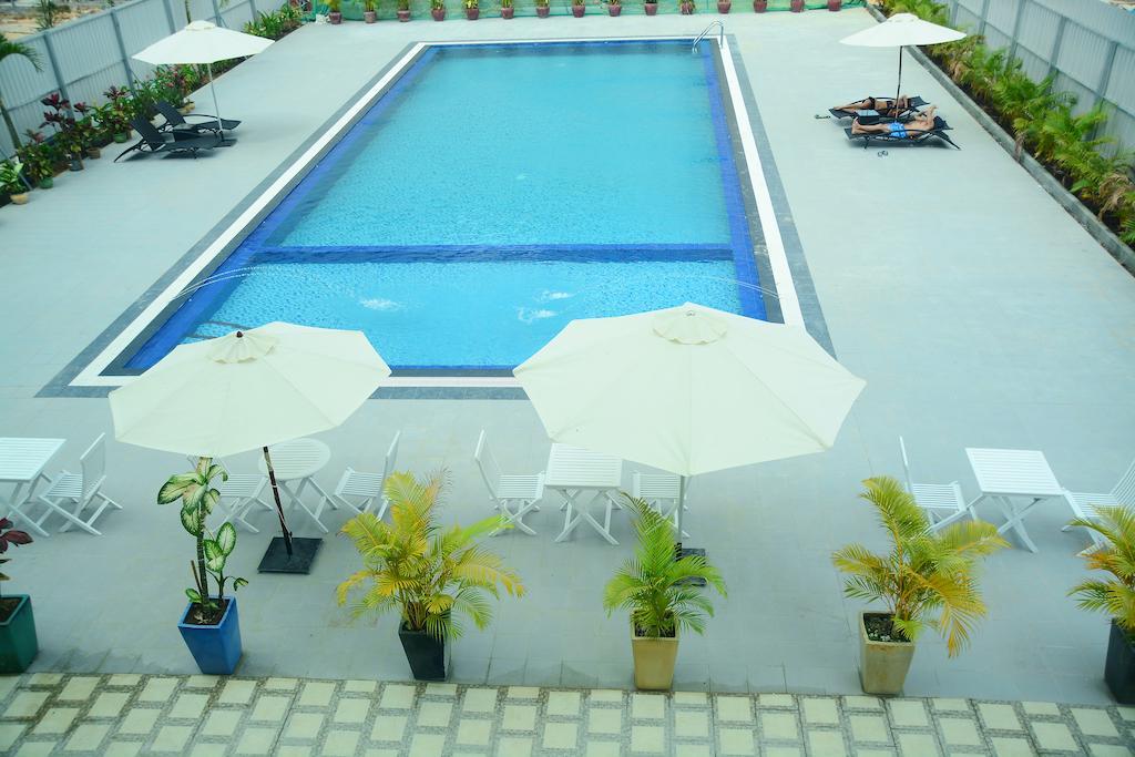 Moon Julie Hotel Sihanoukville Exterior photo