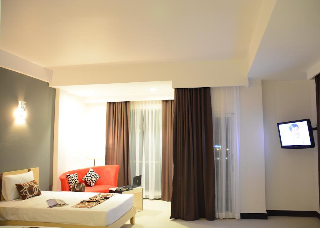 Moon Julie Hotel Sihanoukville Exterior photo