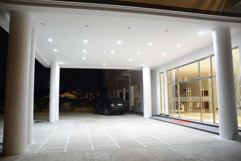 Moon Julie Hotel Sihanoukville Exterior photo