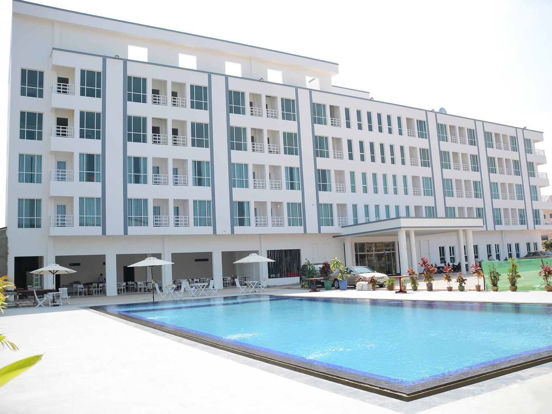 Moon Julie Hotel Sihanoukville Exterior photo