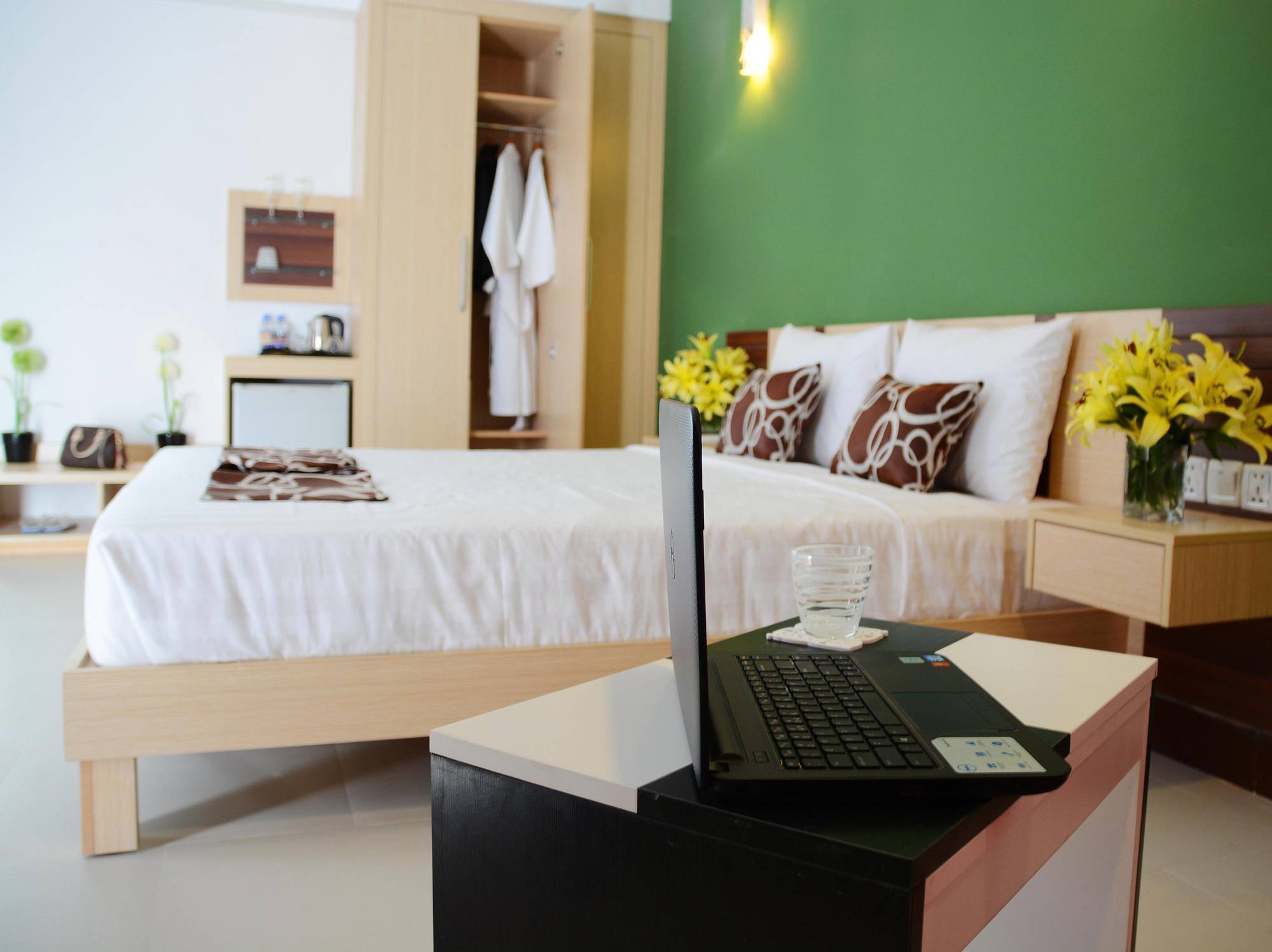 Moon Julie Hotel Sihanoukville Exterior photo