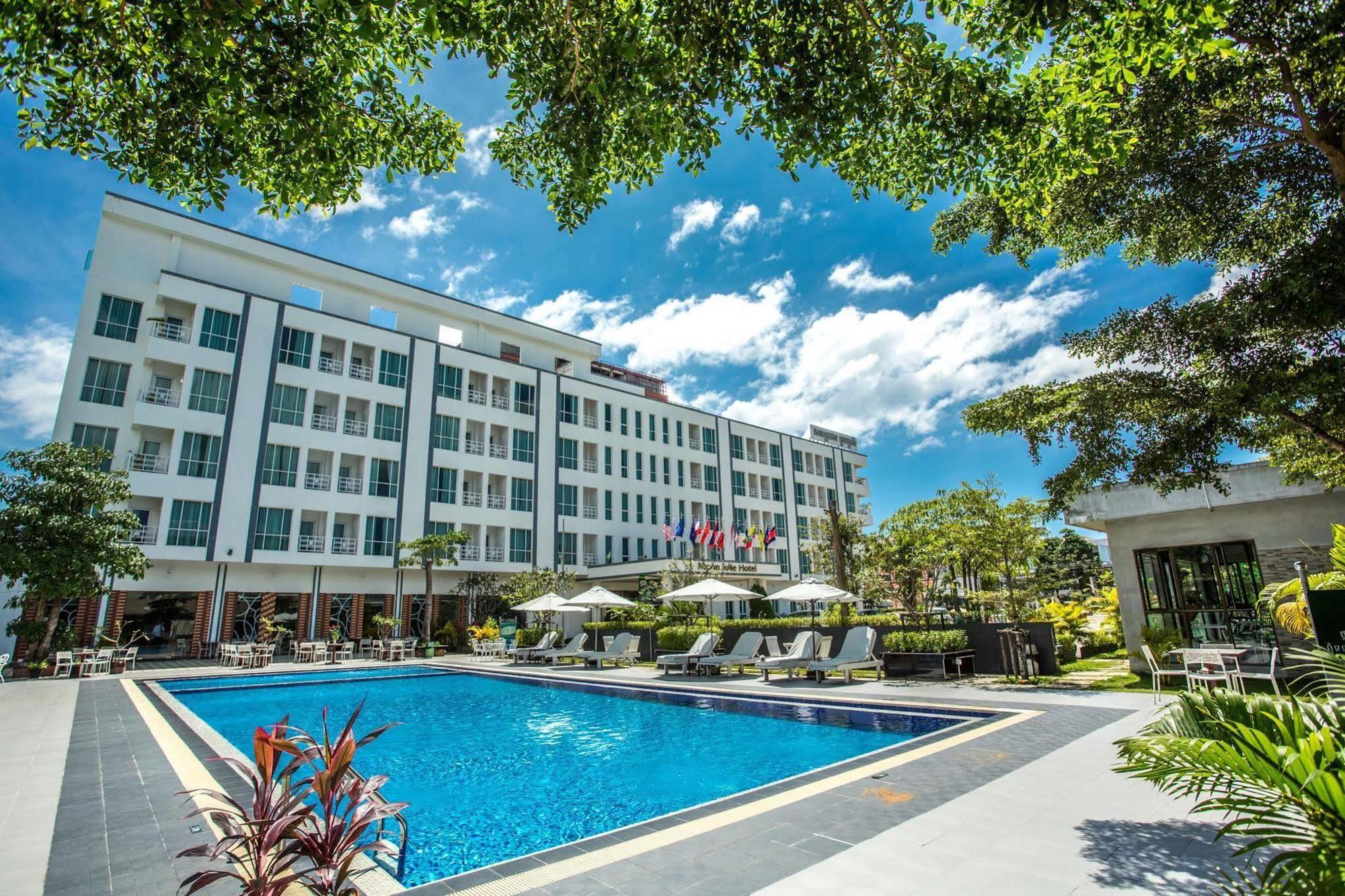 Moon Julie Hotel Sihanoukville Exterior photo