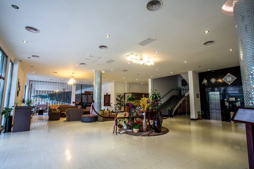 Moon Julie Hotel Sihanoukville Exterior photo