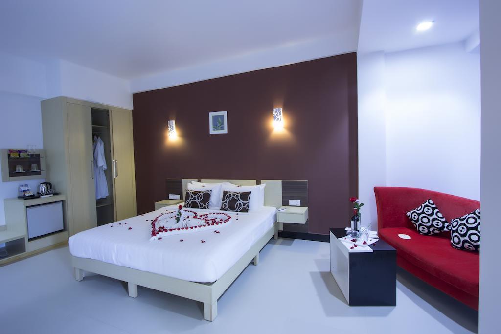 Moon Julie Hotel Sihanoukville Exterior photo