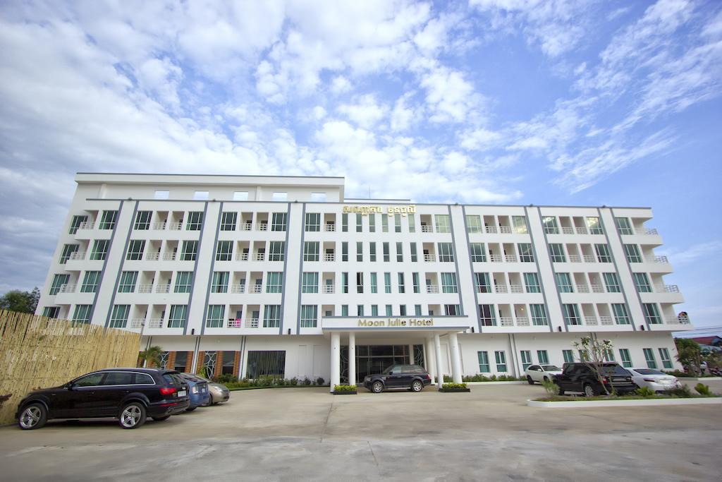 Moon Julie Hotel Sihanoukville Exterior photo