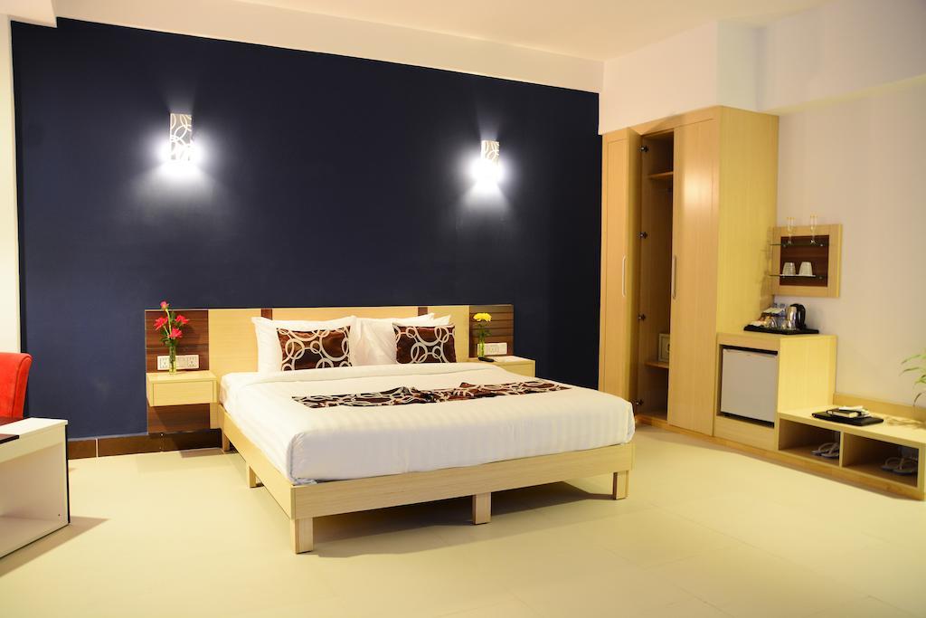 Moon Julie Hotel Sihanoukville Exterior photo