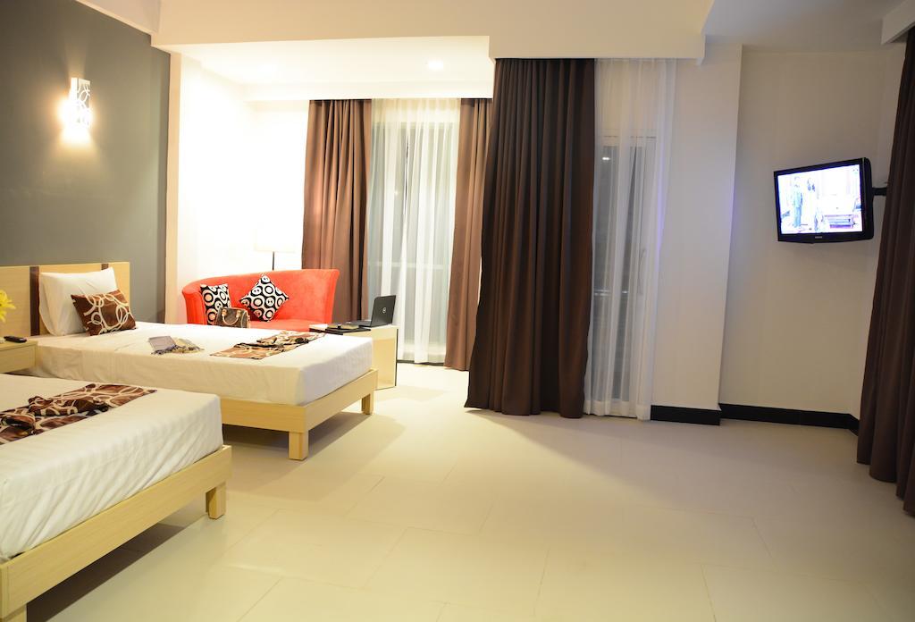 Moon Julie Hotel Sihanoukville Exterior photo