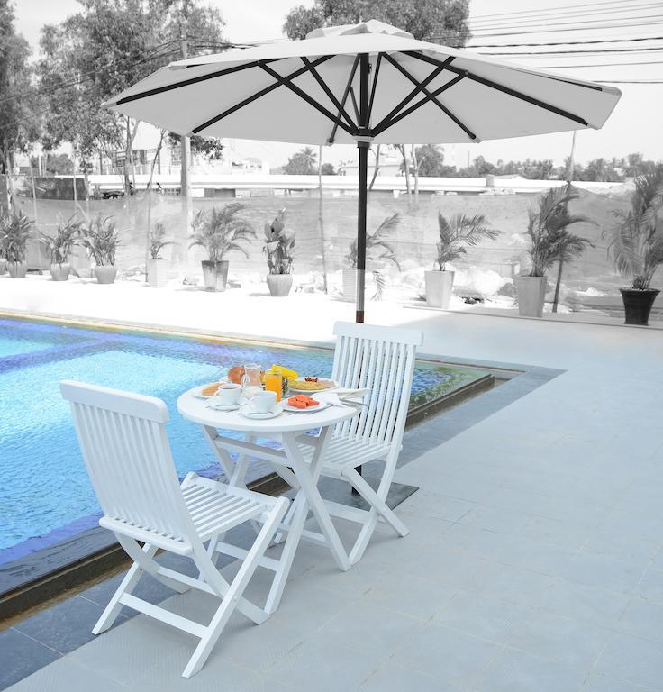 Moon Julie Hotel Sihanoukville Exterior photo