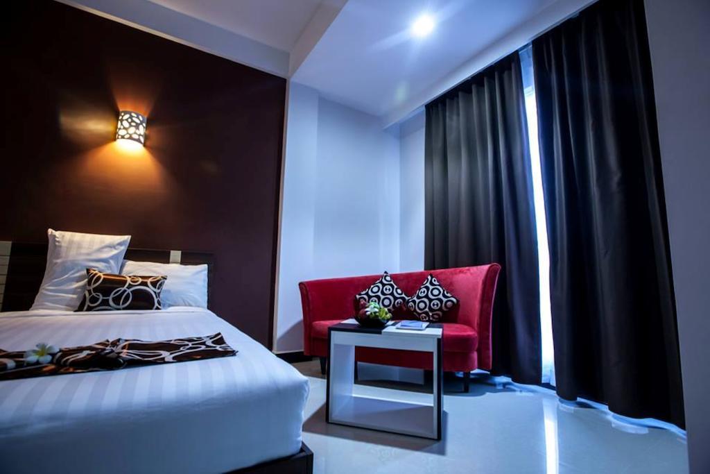 Moon Julie Hotel Sihanoukville Exterior photo